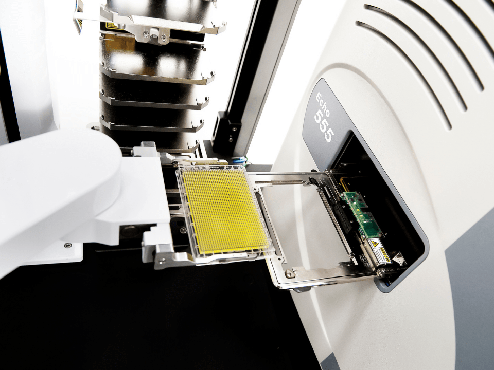 Equipamentos de Pipetagem Echo 525, de alto rendimento e baixo custo para testagem de vigilância e identificação de SARS-CoV-2