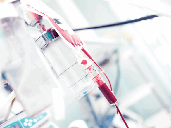 O que é a hemoterapia? Médicos explicam se uso do próprio sangue funciona