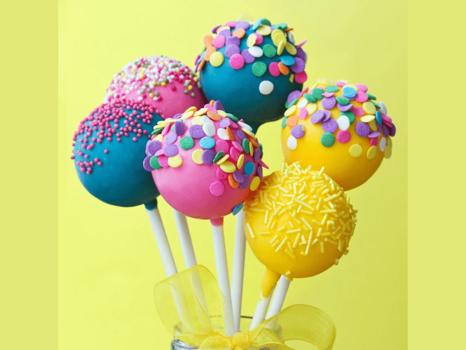 Alimentos com corante sintético têm 141% mais açúcar, diz estudo