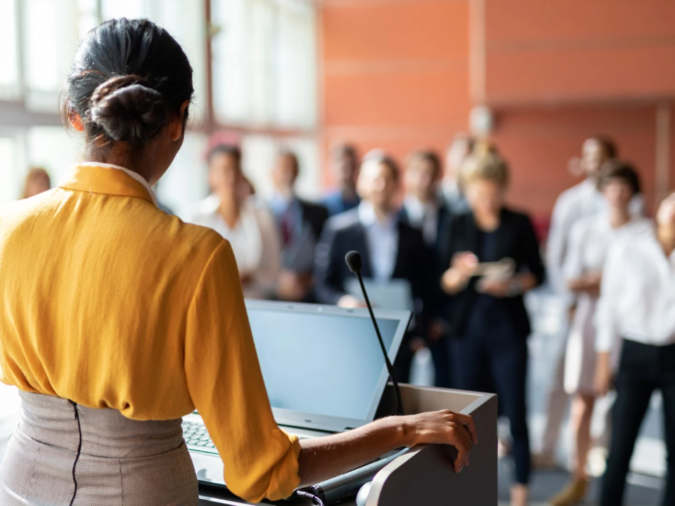 O Ato Responsável na Esfera Pública: Uma Análise do Conflito entre Palavra e Gesto