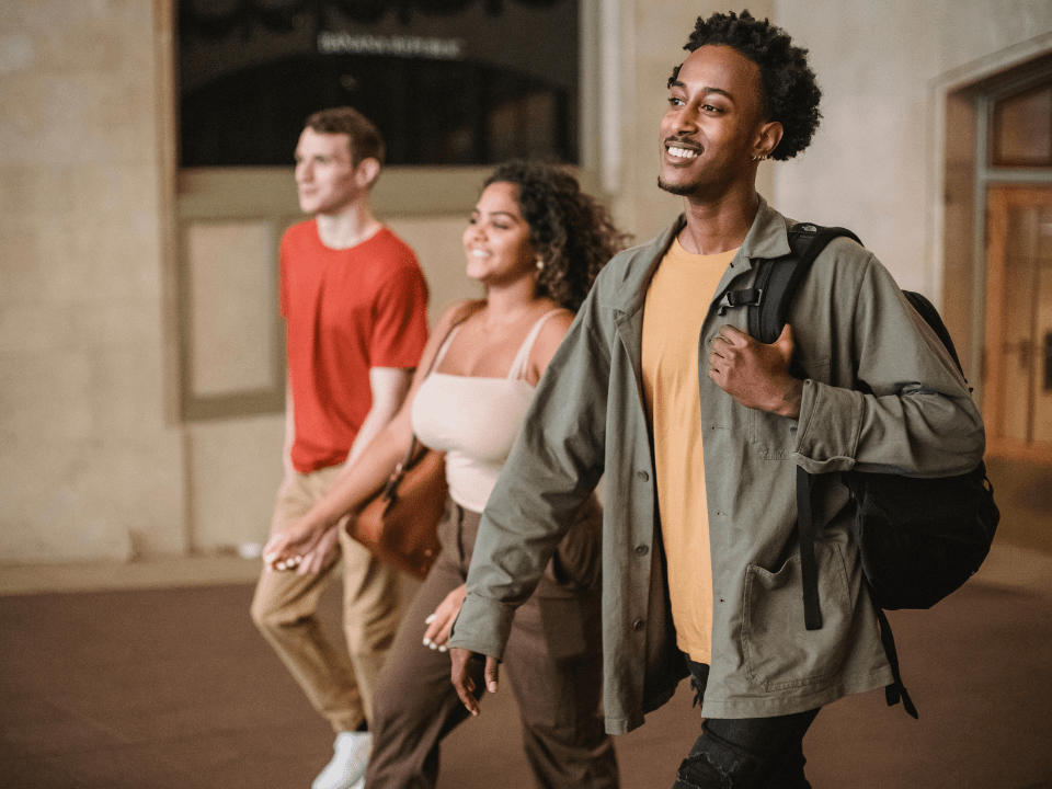 Estilo Individual e Estilo de Gêneros no Processo de Construção de Resenhas Acadêmicas: Uma Análise Sob a Perspectiva do Círculo de Bakhtin