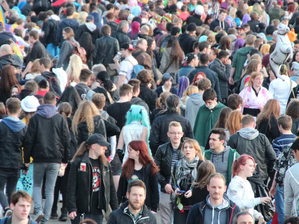 Impacto do Caos Urbano na Resiliência Humana e Mecanismos de Adaptação: Uma Análise Multiperspectiva