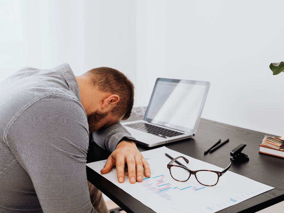 A influência da fadiga regulatória e da regulação comportamental na adaptabilidade de estudantes universitários