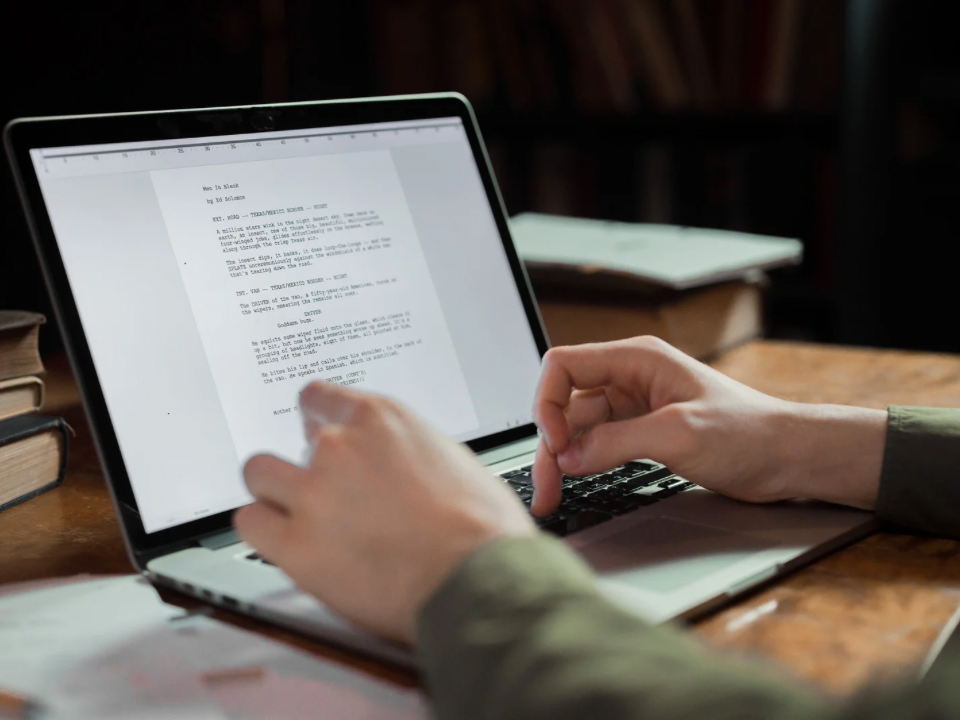 A intertextualidade na era digital: (re)construção de sentidos em obras clássicas