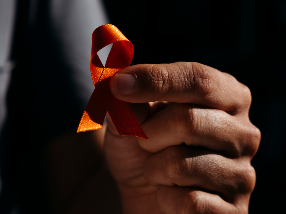 Agosto Laranja chama atenção para os desafios e avanços no cuidado com a Esclerose Múltipla