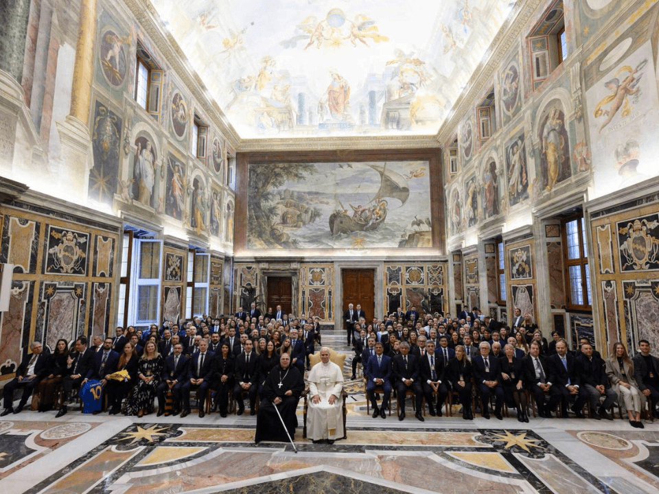 Dirigente da CBDL profere palestra sobre Algorética em encontro aberto pelo Papa Leão IV no Vaticano.