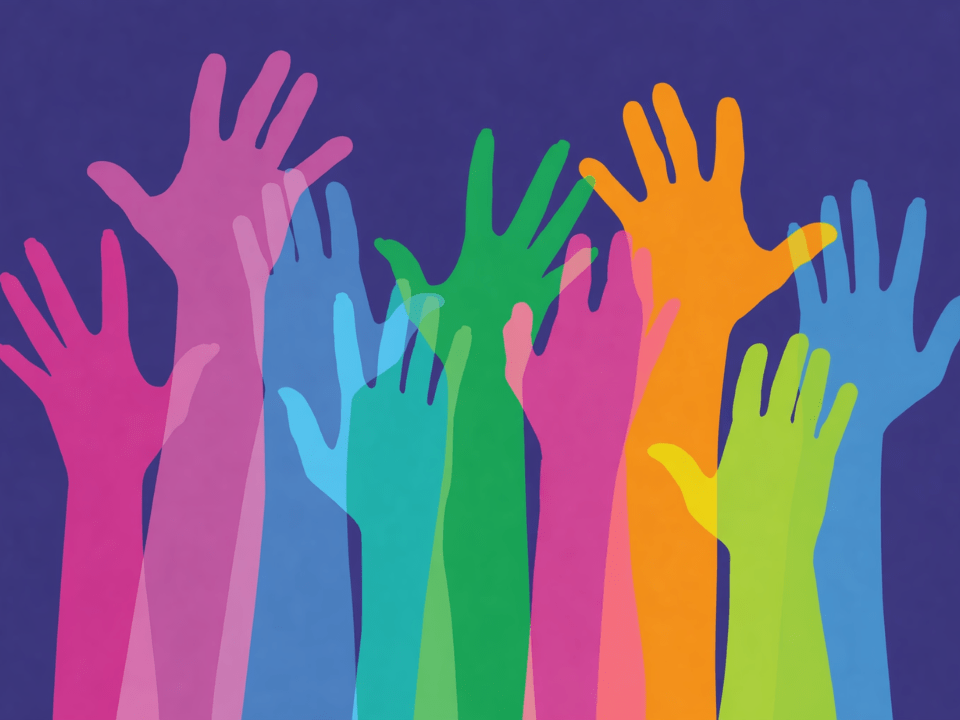 Ilustração com várias mãos coloridas erguidas e sobrepostas, representando diversidade, mobilização social e engajamento coletivo na defesa de direitos e políticas públicas para pessoas com doenças raras.