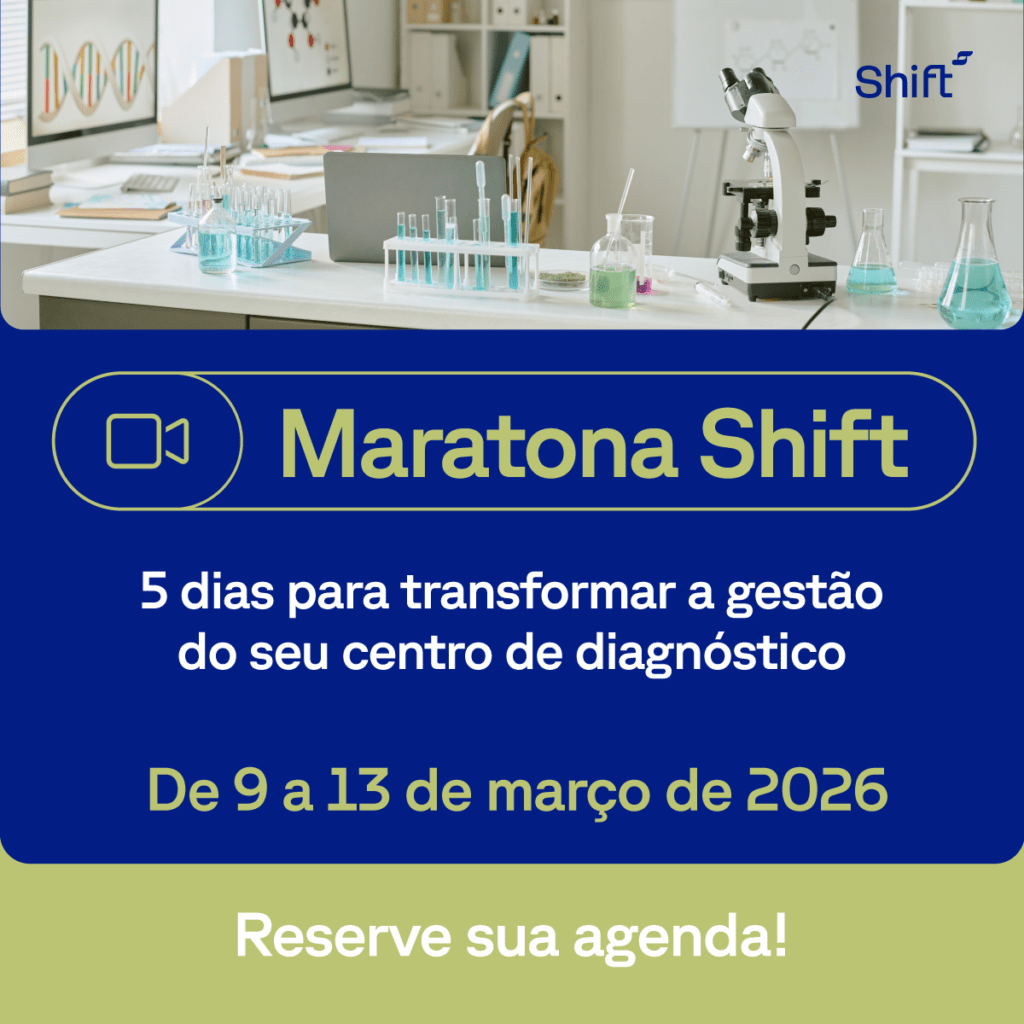 Banner da Maratona Shift com bancada de laboratório, microscópio e tubos de ensaio, anunciando evento online de 9 a 13 de março de 2026 para gestão em medicina diagnóstica.