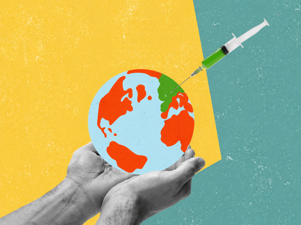 Semana Mundial da Imunização ilustrada por mãos segurando o planeta Terra enquanto uma seringa aplica vacina, representando o impacto das vacinas na saúde global e na prevenção de doenças.