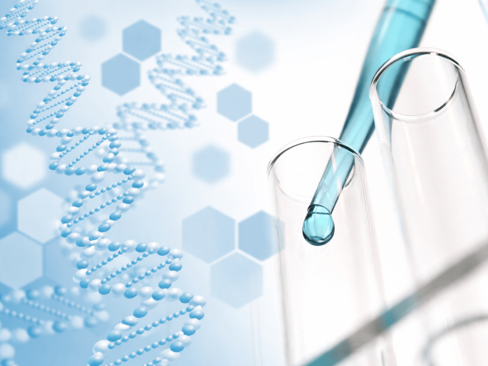 Imagem de laboratório com dupla hélice de DNA estilizada e tubo de ensaio com pipeta contendo líquido azul, representando análise de metilação de cfDNA em diagnóstico molecular avançado.