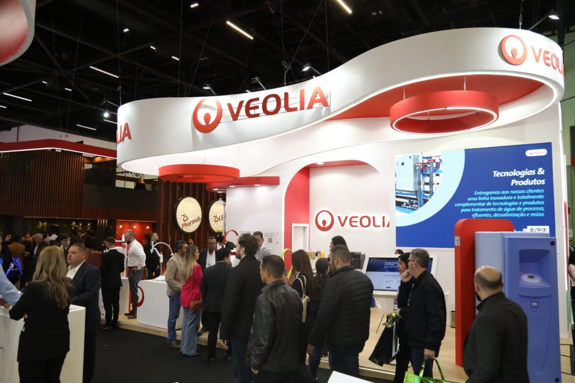 Veolia na FCE Pharma 2026 destacando soluções para água farmacêutica, purificação de água laboratorial e tecnologias para processos industriais farmacêuticos