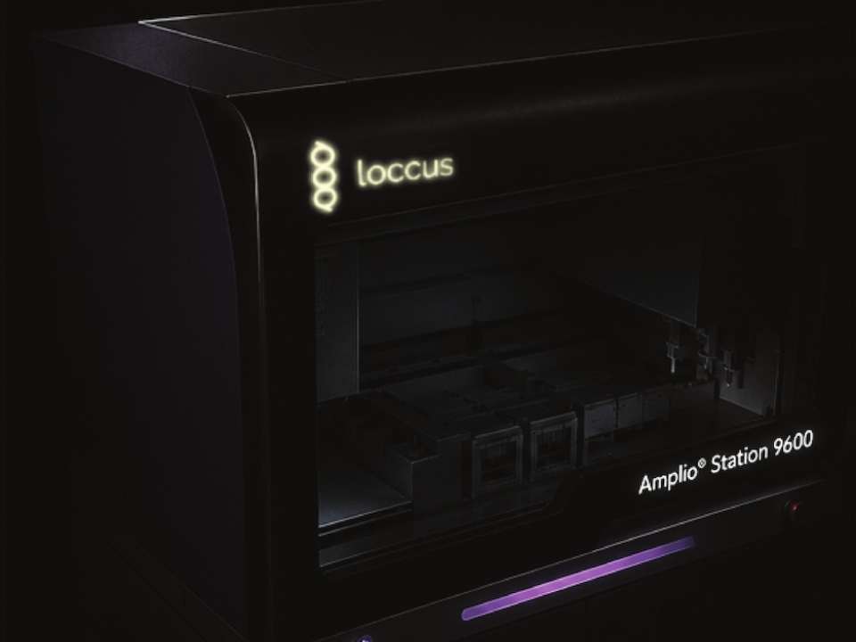 Desenvolvido pela Loccus, o Amplio Station 9600 automatiza todas as etapas do teste molecular para HPV e processa até 960 amostras por turno.